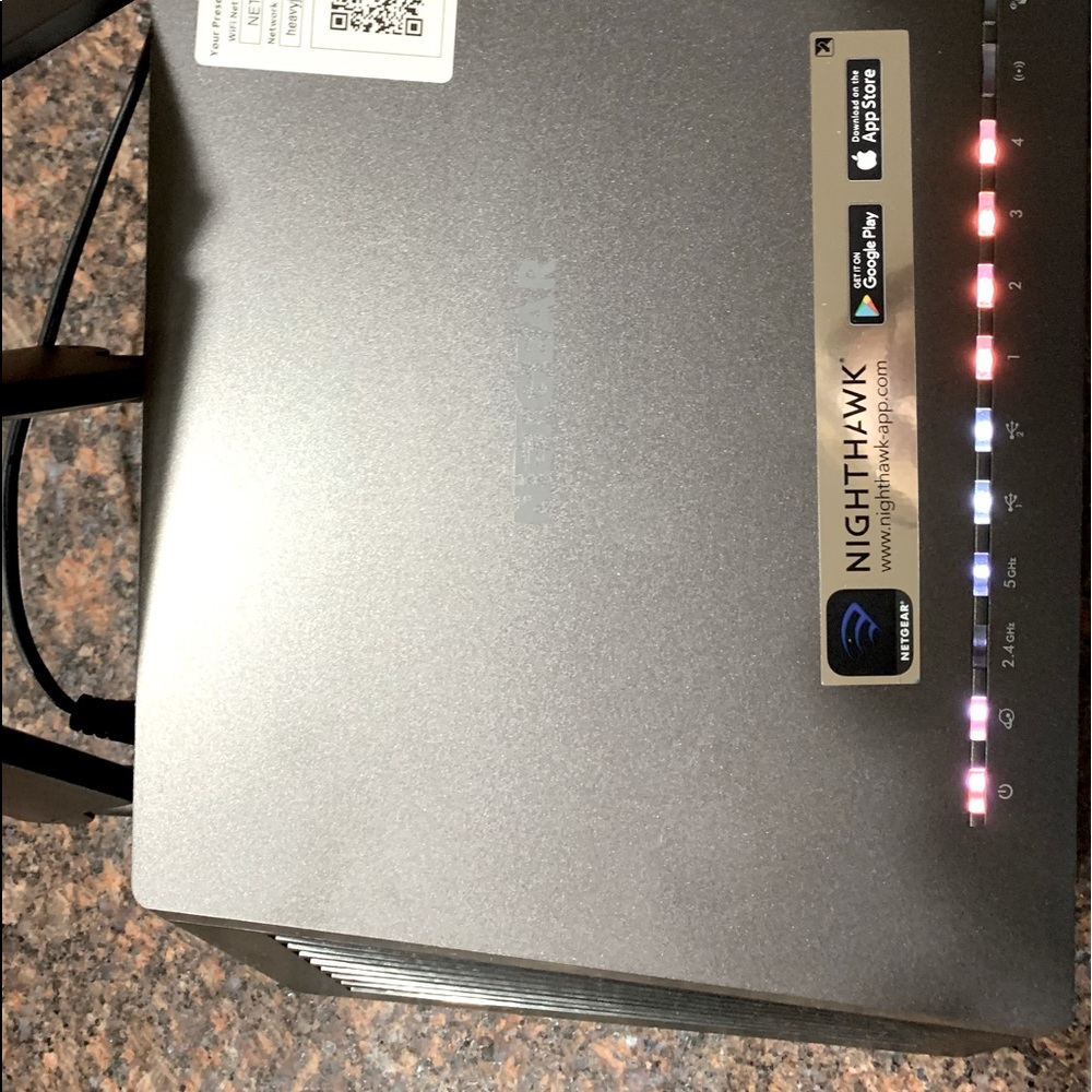 Used Netgear NightHawk R7000 router. Works for Verizon Fios WiFi. Includes wires